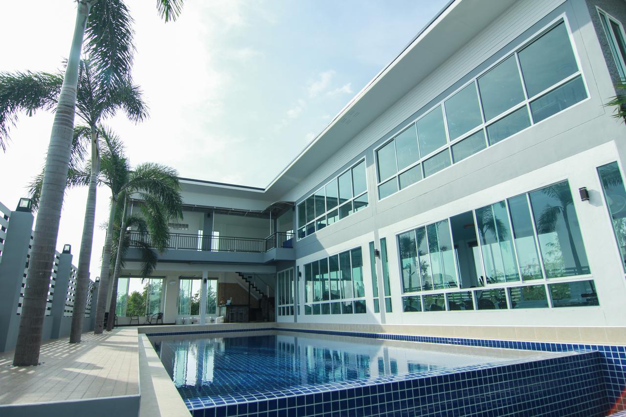 Tada Condotel Buriram Bagian luar foto