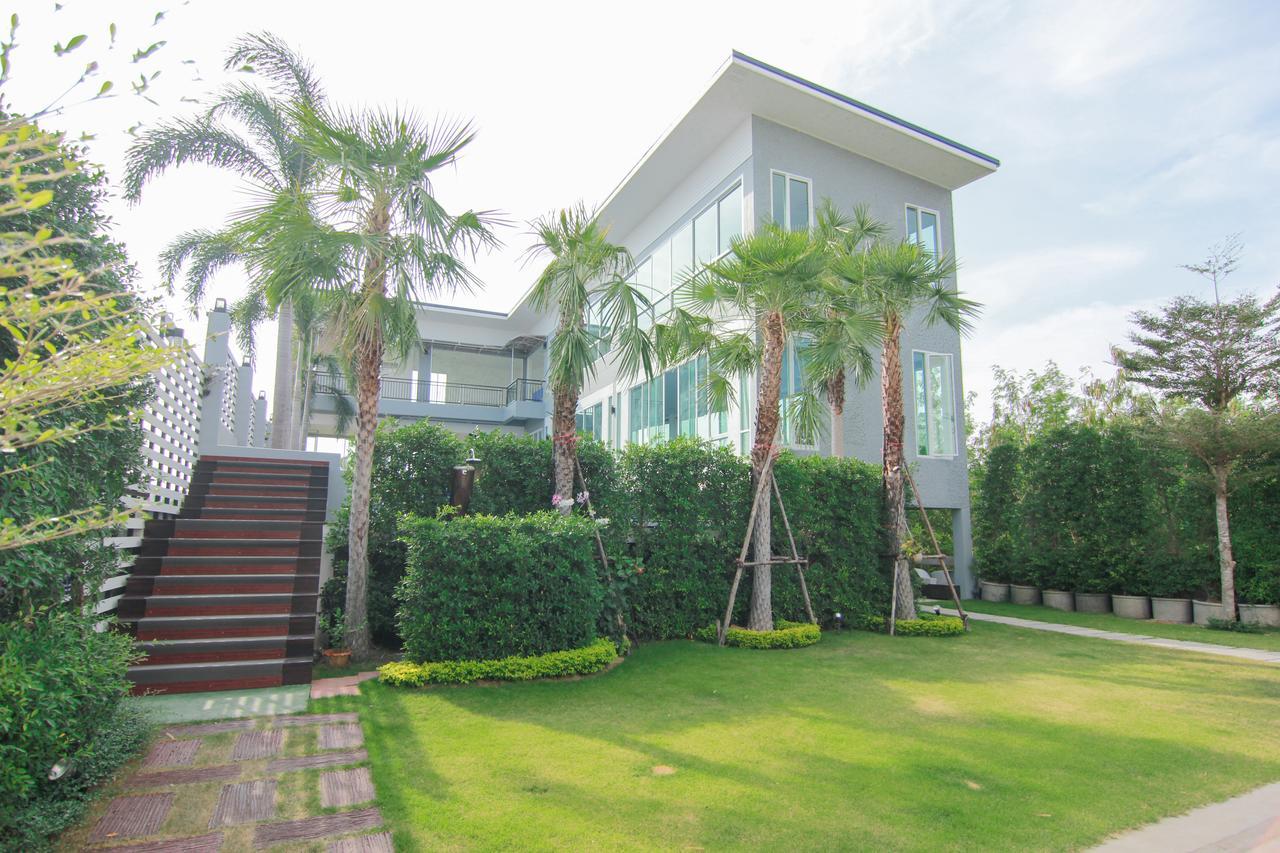 Tada Condotel Buriram Bagian luar foto